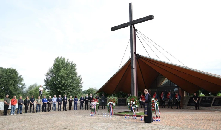 Obilježavanje dana OBŽ-a i polaganje vijenaca i paljenja svijeća na platou Kapelice Kraljice Mira