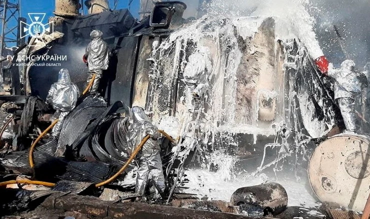 Vatrogasci gase požar u termoelektrani oštećenoj u ruskom napadu, arhivska fotografija