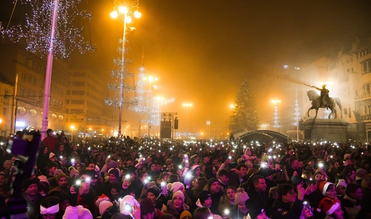 Doček na Trgu bana Josipa Jelačića u Zagrebu