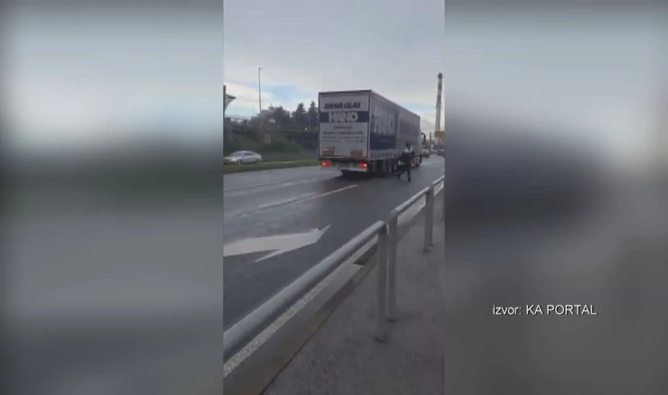 Migranti se sakrili ispod kamiona