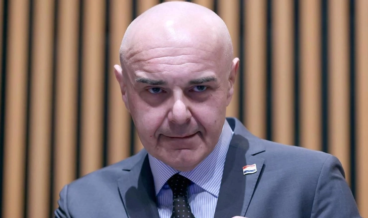 Zbog odgovornog raspolaganja javnim novcem, Ružić je najavio da bi kartica imala mogućnost naknadne kontrole