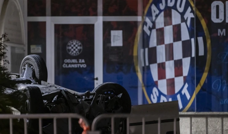  Automobilom probio ogradu i sletio pred ulaz Poljuda