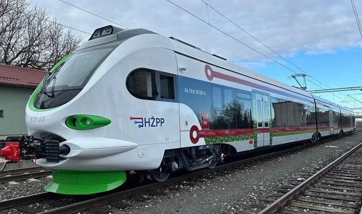 Elektrobaterijski vlak 
