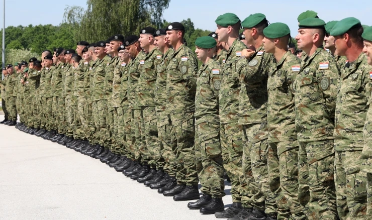 Arhivska fotografija, ispraćaj hrvatskih snaga u NATO operaciju na Kosovo