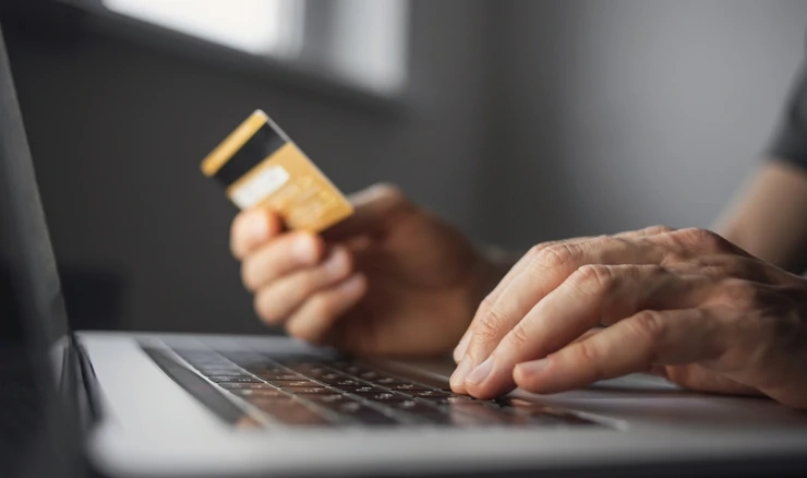 Rizično je investirati novac s neprovjerenim i lažnim brokerima