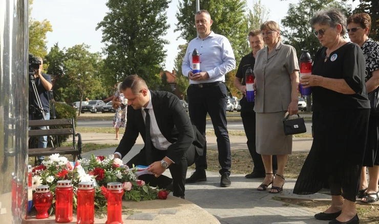 Uoči Međunarodnog dana nestalih zapaljene svijeće u Borovu naselju