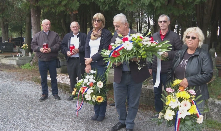 Polaganje vijenaca na grob Janka Bobetka