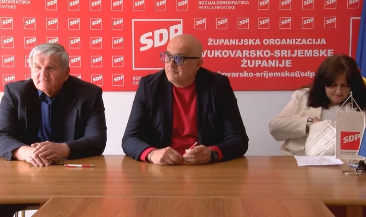 Kruno Raguž (u sredini)