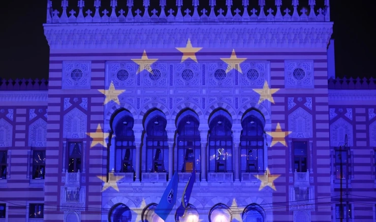 Sarajevo: Vijećnica osvijetljena bojama zastave EU