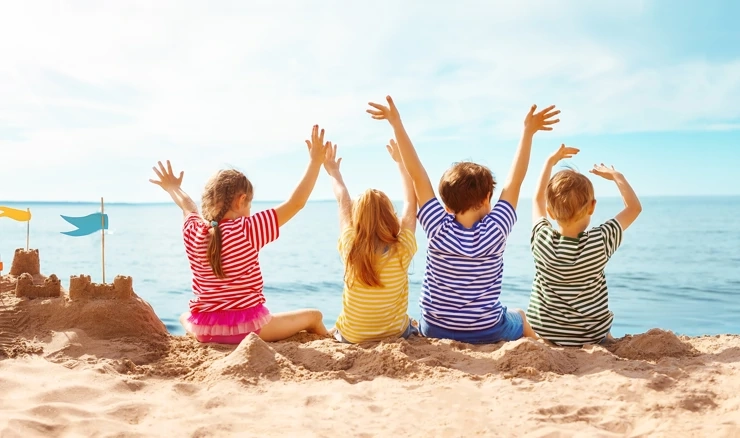 Djeca na plaži