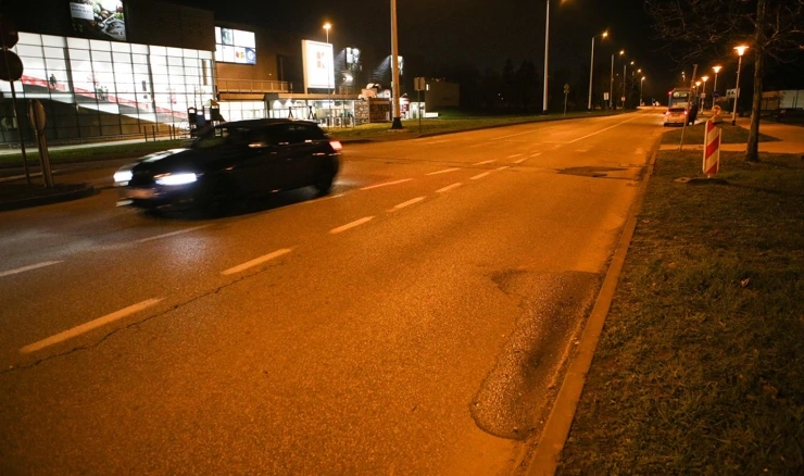 Vozač na pješačkom prijelazu udario dvoje djece