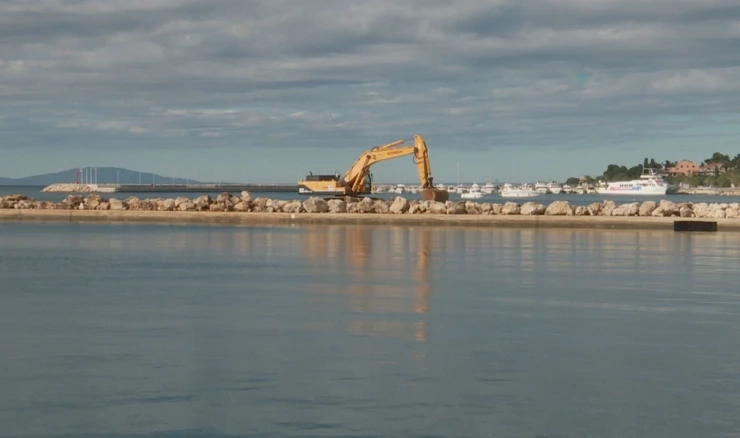 Rekonstrukcija i dogradnja južnog lukobrana u luci Novalja