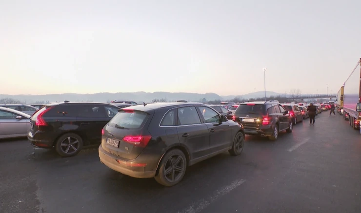 Gužva na graničnom prijelazu Bregana