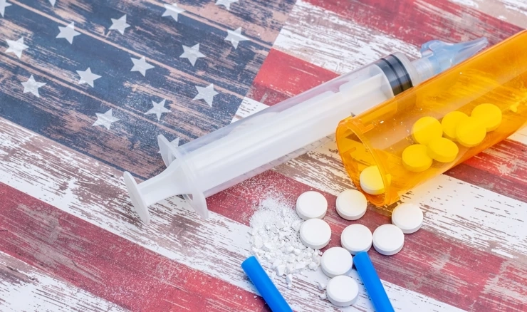 Broj smrtnih slučajeva od predoziranja u SAD-u 2024. najniži u pet godina