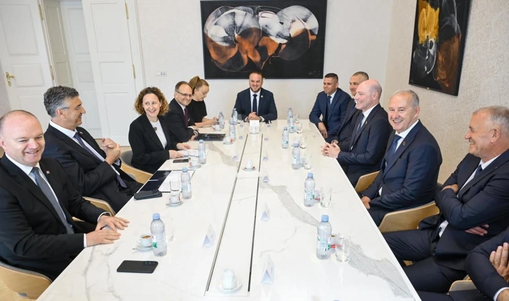 Plenković s predstavnicima Viteškoga alkarskog društva Sinj