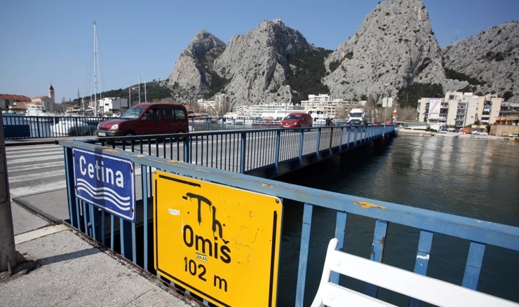  Omiški most preko rijeke Cetine 