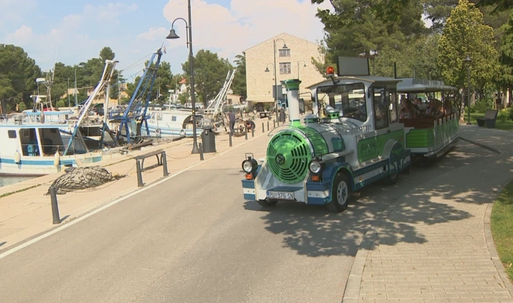 Turistički vlakić u Novigradu Istarskom 