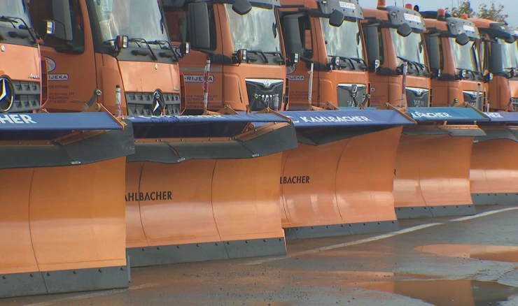 Zimska služba spremna na nadolazeći snijeg i zaleđene prometnice