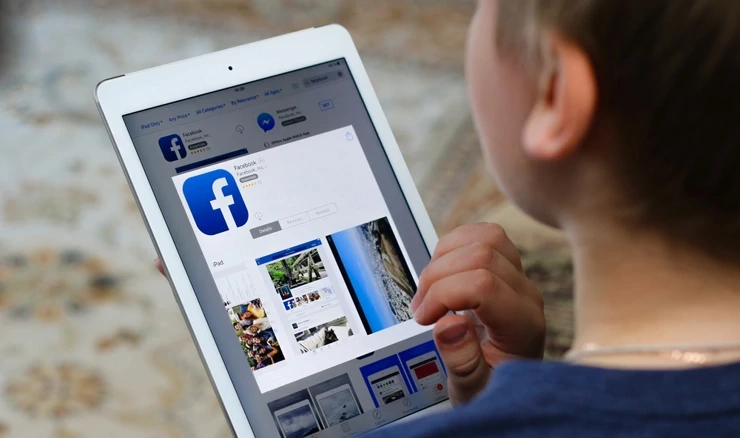 Britanija i Francuska razmatraju zabranu društvenih mreža za mlade