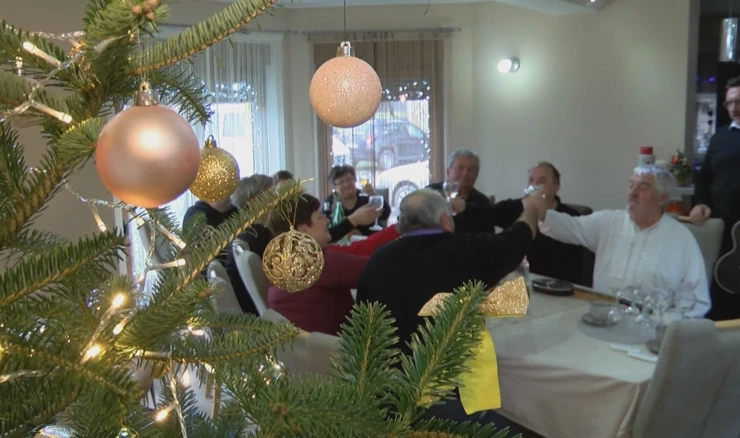 Dan nakon Božića, običaj je posjetiti rodbinu, prijatelje i kumove