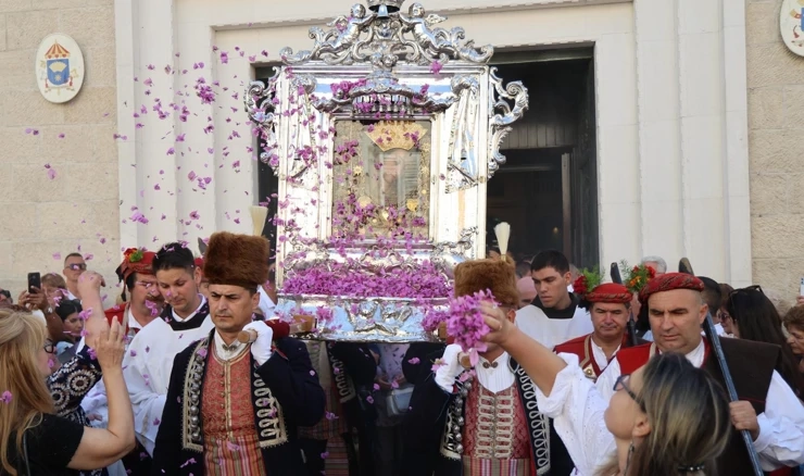 Sinj: Procesija povodom blagdana Velike Gospe 