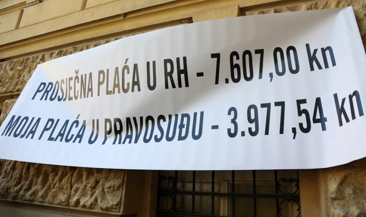 Zaposleni u pravosuđu prosvjeduju ispred zgrade suda, arhivska fotografija