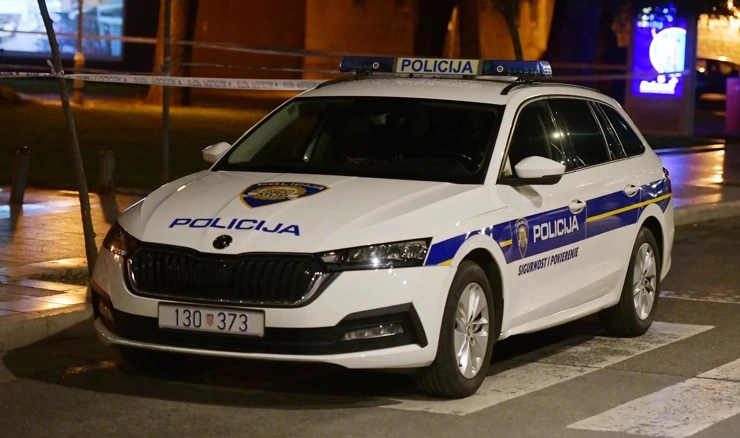Policijski auto