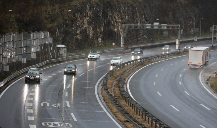 Mokri i skliski kolnici