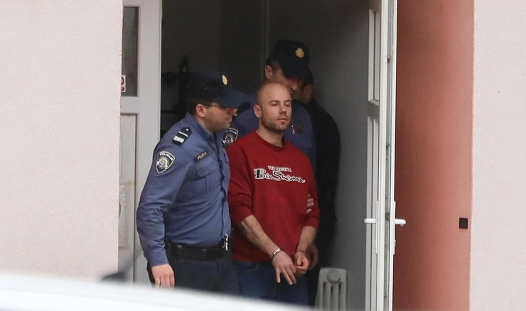 Policija prepraćuje uhićenog u prostorije DORH-a