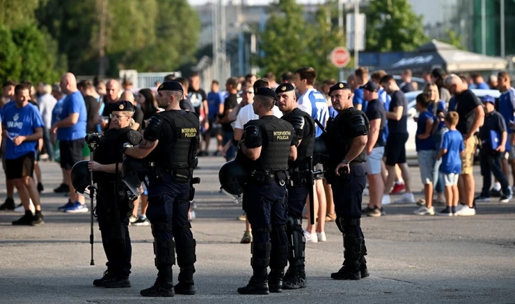 Interventna policija u blizini Dinamovog stadiona 