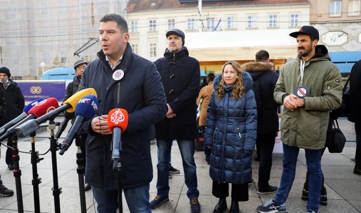  Saborski zastupnici Mosta održali konferenciju povodom početka prikupljanja potpisa protiv COVID potvrda 
