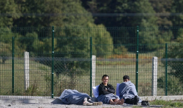  Optužena skupina krijumčara migranata, među njima i dvoje carinika