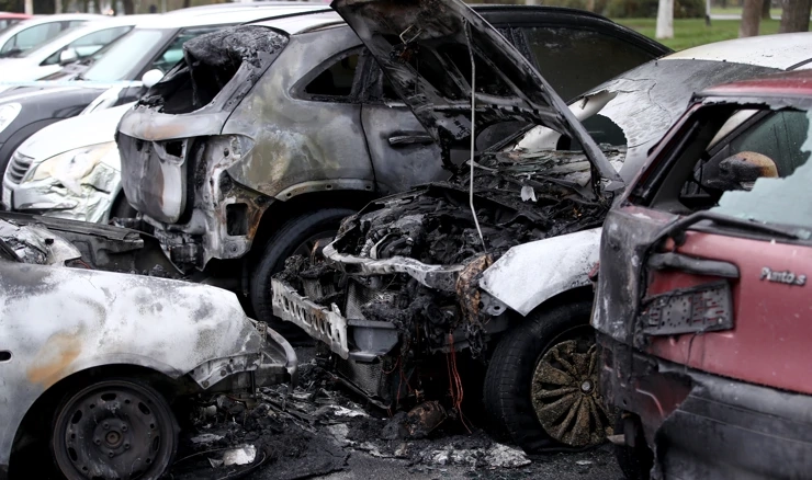 Požar u Novom Zagrebu, izgorjelo osam automobila