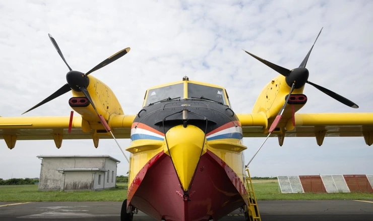 Canadair CL-415