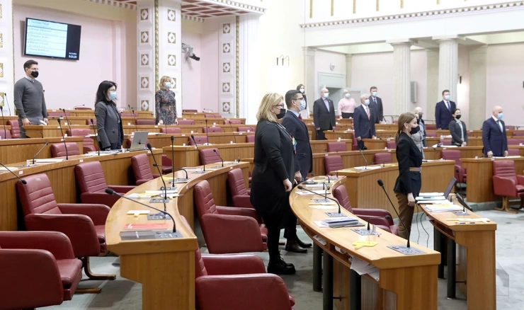 Zastupnici minutom šutnje odali počast Nedjeljku Mihanoviću
