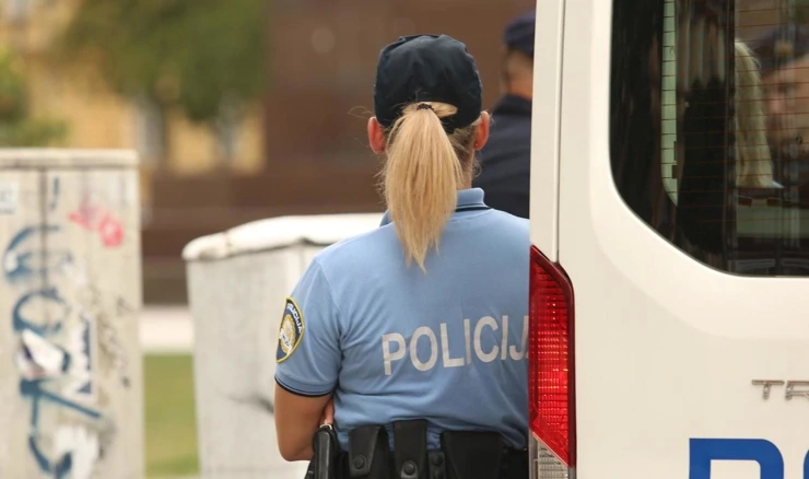 Policija