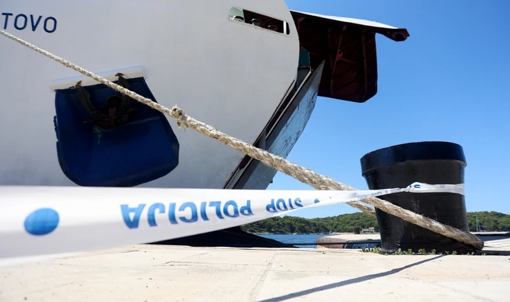 Mali Lošinj: Očevid nakon smrti troje djelatnika Jadrolinije nakon pada rampe