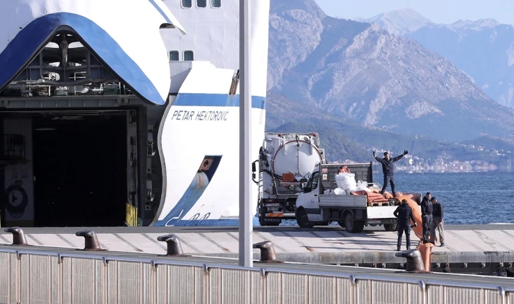  Split: Novi problemi za Jadroliniju, voda prodrla u tank trajekta 'Petar Hektorović'  