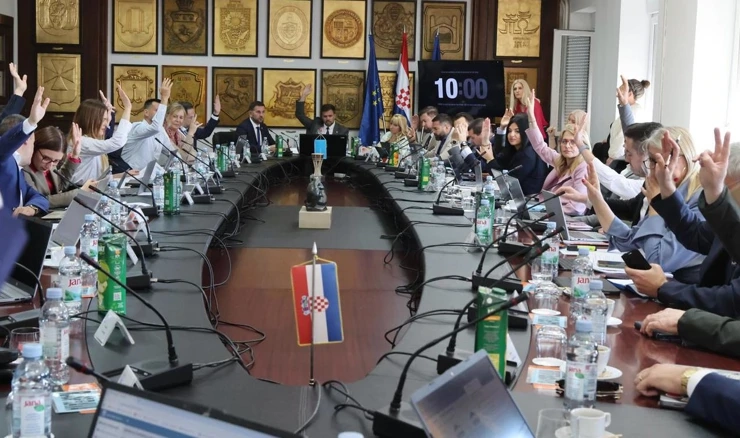 Split: Povećane naknade za novorođenčad