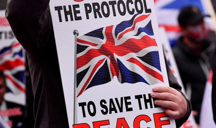 Naoružani muškarci zapalili autobus u Sj. Irskoj