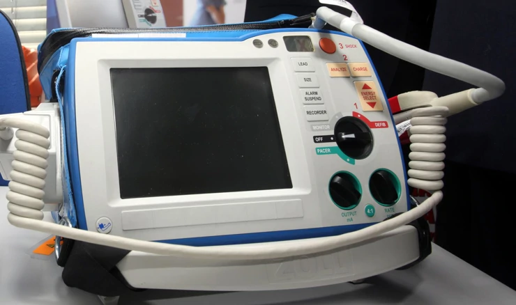 Defibrilator