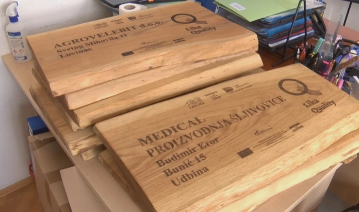 Jedinstvene drvene tabele za svakog proizvođača