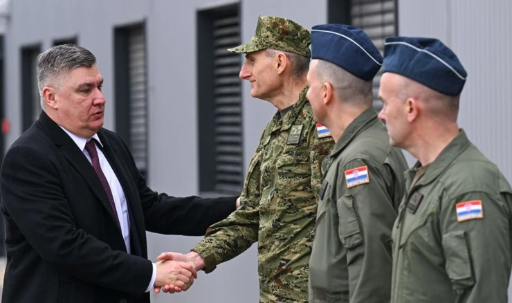 Milanović posjetio Zapovjedništvo HRZ-a