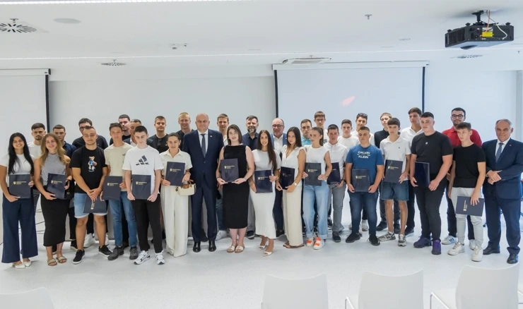 Ante Šušnjar dodjelio je stipendije učenicima koji su upisali deficitarna zanimanja