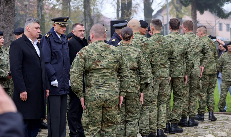 Predsjednik Milanović na obilježavanju 32. obljetnice ustrojavanja 9. gardijske brigade Vukovi