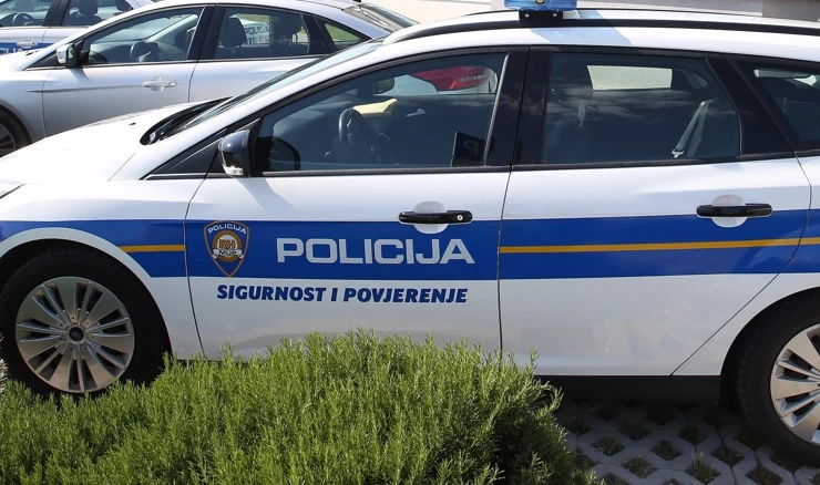 Policija istražuje prijetnje novinaru i književniku Borisu Dežuloviću 