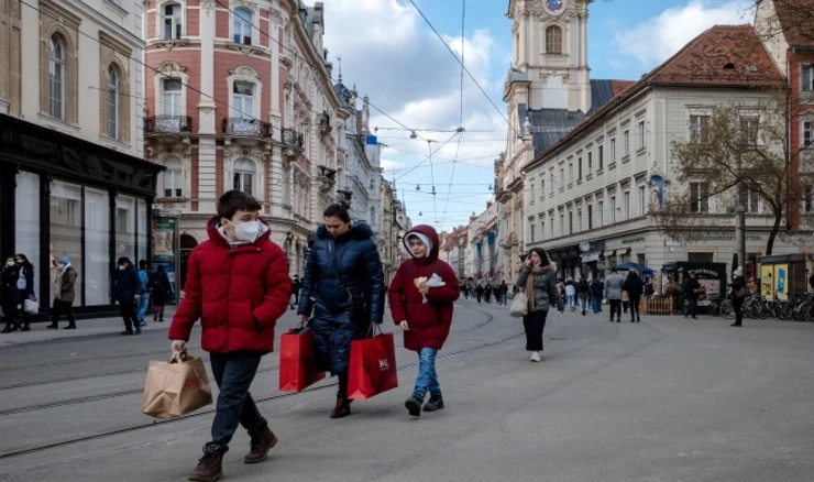 Austrija uvodi lockdown za necijepljene