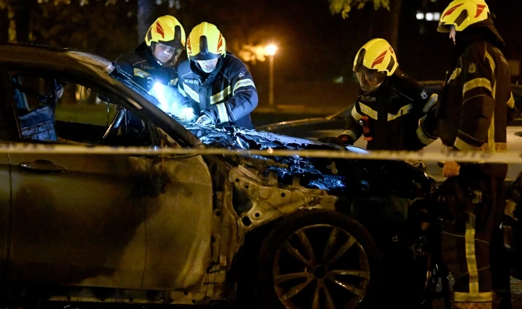Izgorjelo vozilo u zagrebačkom Travnom