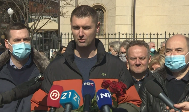 Filipović dijelio ruže povodom Dana žena