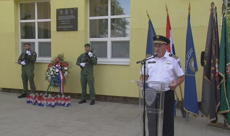 Spomen-ploča za tragično poginule pripadnike Specijalne jedinice policije Orao Osijek